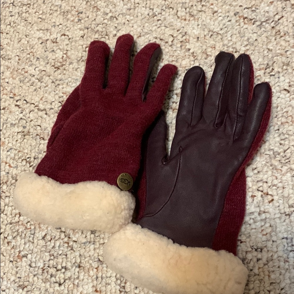 UGG Women's Burgundy and Cream Gloves